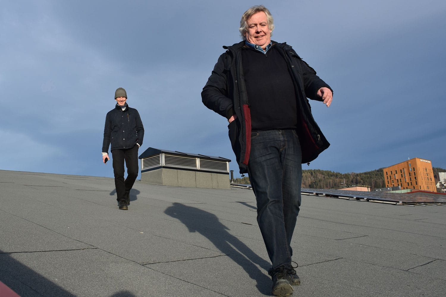 Solcellepanelinspeksjon med Thor Christian Tuv og Geir Andersen på brannstasjonens tak