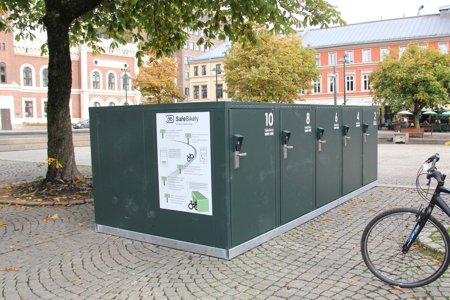 Bokser for individuell sykkelparkering på Bragernes torg i Drammen.