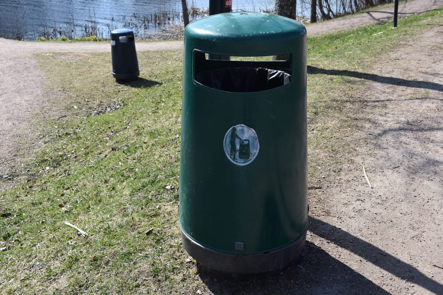 Søppelkasser ved Pålsøya