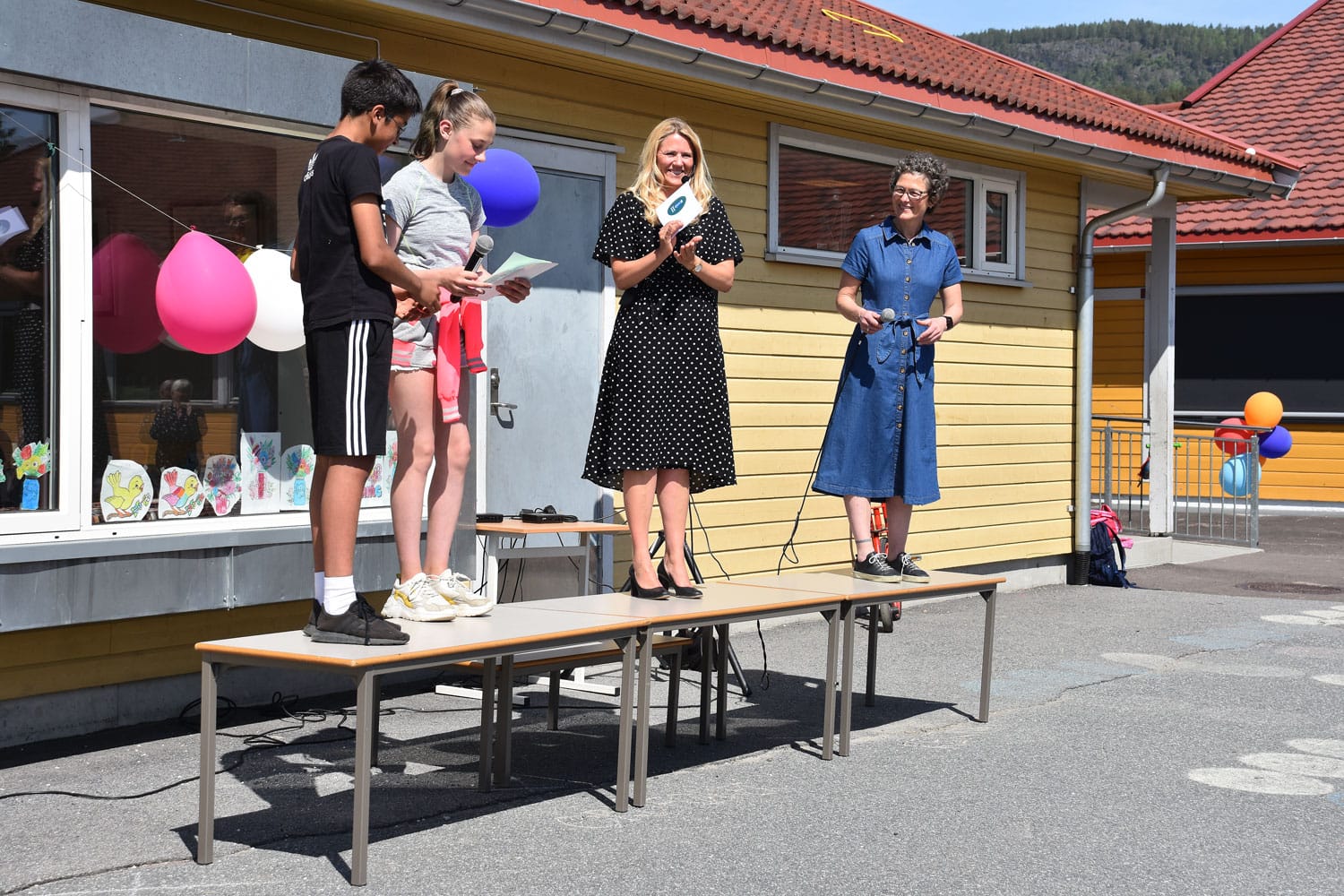 Steinberg skole med elevrådsmedlemmer, ordfører Monica Myrvold Berg og rektor Anette Penk