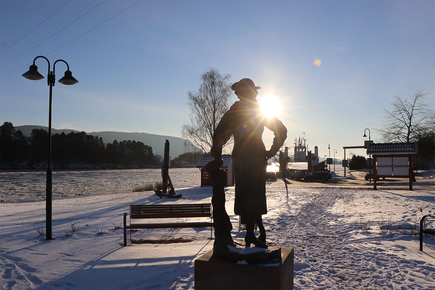 Statue av Lalla Carlsen, Sol, vinter