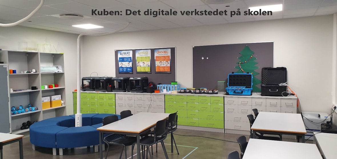 Skolens digitale klasserom har mye digitalt utstyr